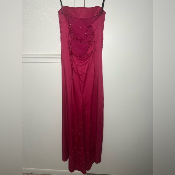 Rampage Strapless Fuchsia Dress, size 5, crisscross back design. - Picture 3 of 5